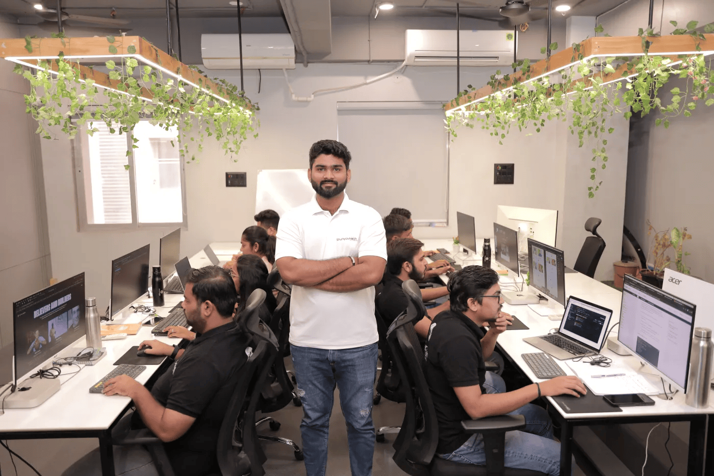 6884db9d49247233db562faf_00be44242ee0da3e21d762d9540d2d6a_team-with-bg