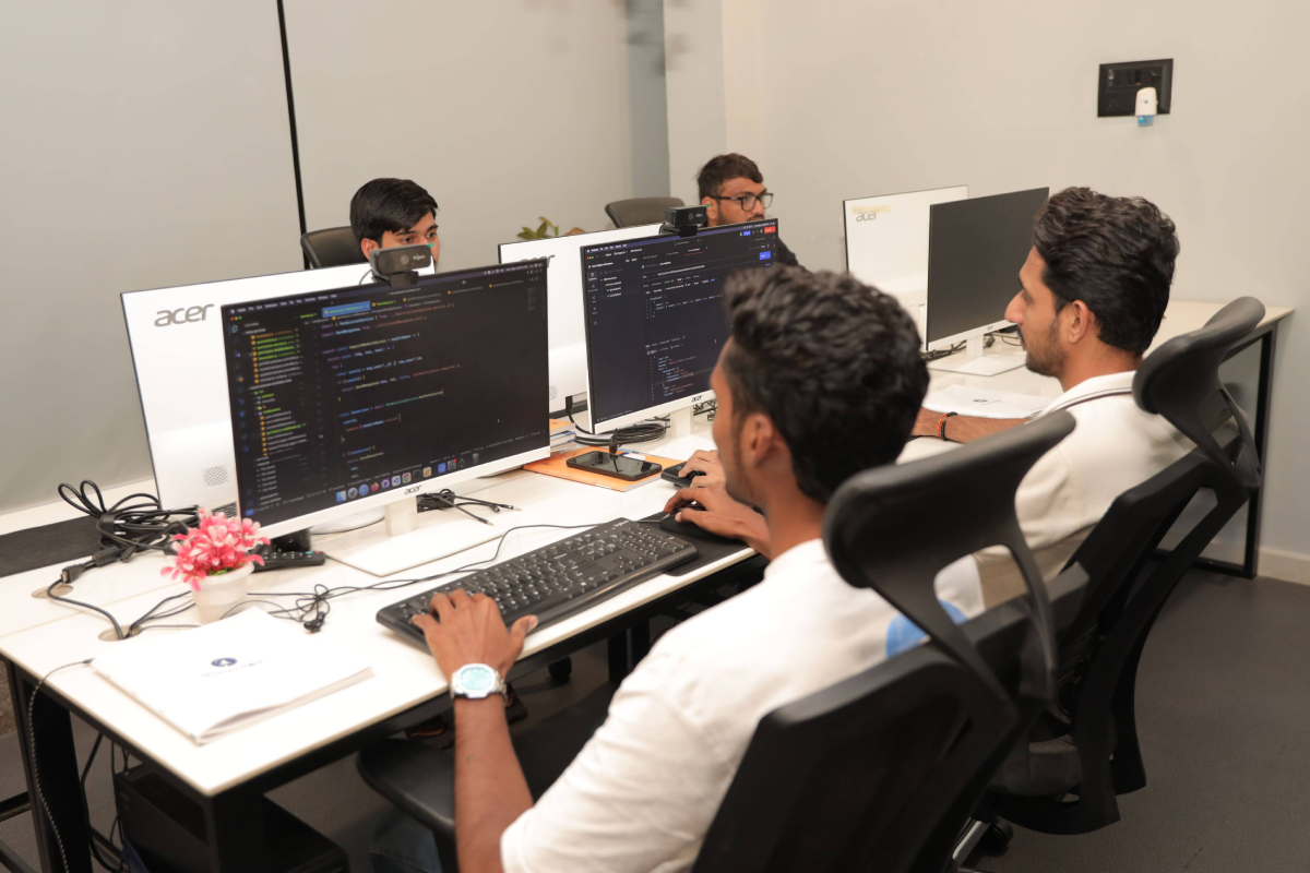 68b939c4cdea69c315f0c290_28fa04242d3b38e8f16e3e7bd6e3d18e_Custome Softwere